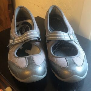 Skechers gray Mary Jane style flat size 9